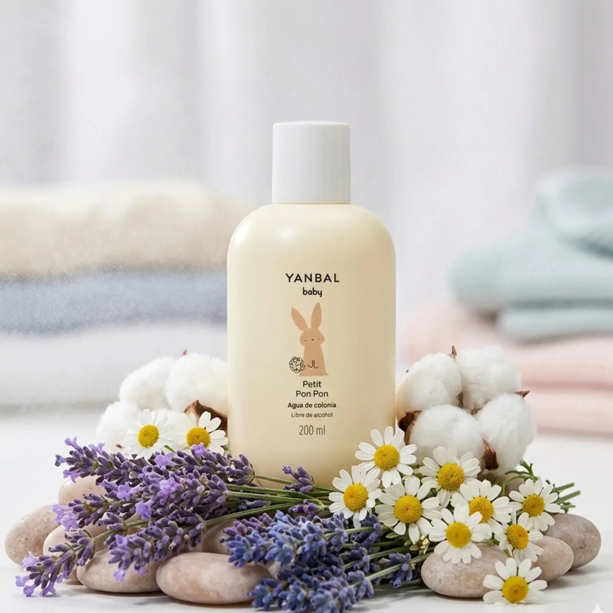 Colonia Yanbal Baby con extractos naturales de manzanilla y algodón, fragancia suave para bebés con fórmula sin alcohol y cuidado delicado para la piel